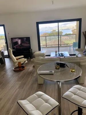 VERY LARGE NEW APARTMENT 300 m from the beach SUPERB SEA VIEW 6/8 PP Hotels in Propriano