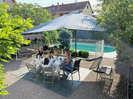 Maison Avec Piscine au Cœur du Village Médiéval de Dambach la Ville