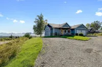 Spacious home w full Kachemak Bay views