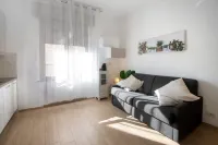 Convenient for Motorway (Però Exit) and for Those Using Public Transport ( Però)