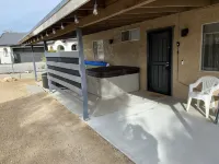 Hill top view stay- 9 mins from JTNP! Hottub-Game room-Firepit-Cowboy pool