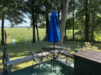 Stunning Lakeview Home: 2Br+Loft, Kayaks, Fire Pit & Shaded Yard – Pet Friendly! Hotels in Hounsfield