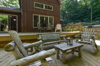 Modern Home in the Mountains- within walking distance to ski slopes!