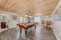 Beachside with Billiard Room & Beach Cruisers!
