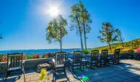 'Mountain Therapy' Luxury Cottage at the Blue Ridge Mountain Club w/ Hot Tub