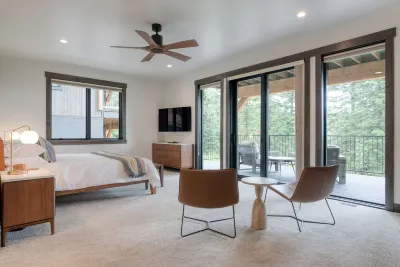 Luxurious New Ski-In Ski-Out Estate w/ Hot tub: Your Ultimate Mountain Getaway Hotels near Clocktower