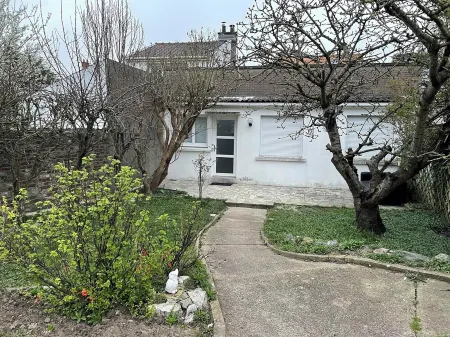 Maison Blériot-plage à 100 Mètres de la mer Отели рядом с достопримечательностью «Les Baraques Military Cemetery»