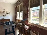 Guest Favorite! Spacious Loft Overlooking NC Transportation Museum - 4 tähden