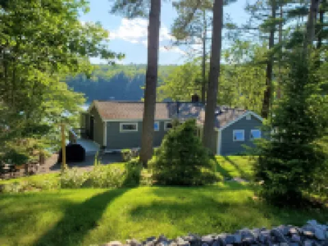 Pinetree Suite- Located on the Lake, Surrounded by Pine Trees...Perfect