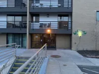 Cozy Freshly remodeled 1B/1B Retreat close to Main