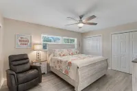 Crystal River Pool Home ~ Waterfront w/Boat Dock, Hot Tub & fenced backyard. Hotels near Withlacoochee Bay Trail. 10201 N Suncoast Blvd Crystal