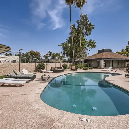 Cool & Comfy Tempe Townhome - Walk to Sloan Park, min to ASU, Town Lake or Mill!