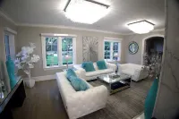 Highland Park Mansion on Beverly Drive, 1080 feet  from SMU’s stadium! 하일랜드파크 호텔