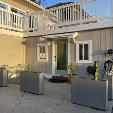 Cayucos Cottage Studio ll Modern Peak-A-Boo Ocean Views