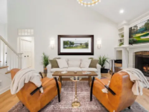 Beautiful Fully Remodeled House Located on Hazeltine National Golf Club. チャスカのホテル