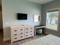 All dogs OK, infant/kid friendly, golf cart incl, 0.5 mi to beach