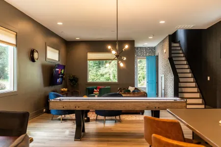 British Pub-Inspired Home Отели рядом с достопримечательностью «Университет Северная Каролина в Шарлотт»