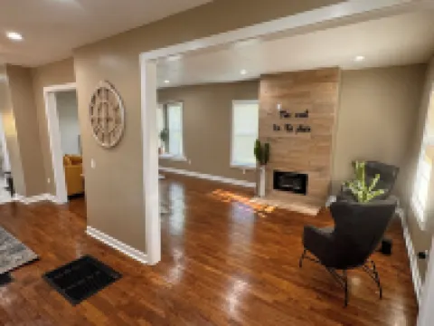 Lovely 3-bedroom house in downtown Kansas City with WiFi, AC and so much more