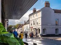 Sarah's - A Georgian townhouse apartment in the heart of historic Holt. Hotels in Holt