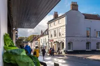 Sarah's - A Georgian townhouse apartment in the heart of historic Holt.