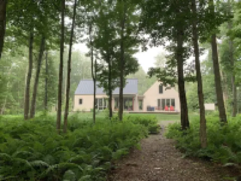 A second floor apartment with en-suite near UNE, Southern Maine beach’s.