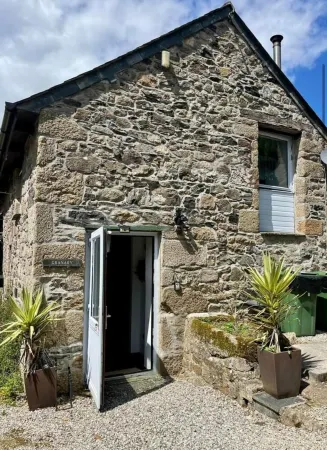 Get Cosy in this Beautiful Dog-Friendly Cottage with Log Burner & Hot Tub