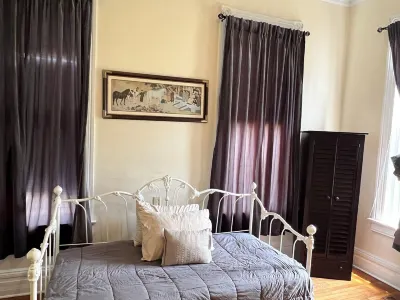 Tosin's Apartment. Anniston Museum of Natural History附近的飯店