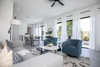 THE OASIS, Brand New Home, Screened in Heated Pool, Close to 5th Ave and Beach