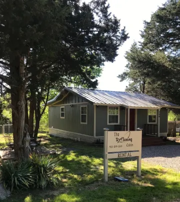 Lake Texoma! Beautiful Cabin with Relaxing atmosphere!sleeps 5