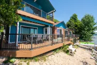 Beautiful Crystal Lake Waterfront, Central AC, Dock, Kayaks, Paddleboards