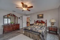 Green Acres House sleeps 6. Hotels near Grand Lake Golf Course