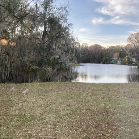 Waterfront home .5 miles from downtown Tavares and 10 minutes from Harris Chain.