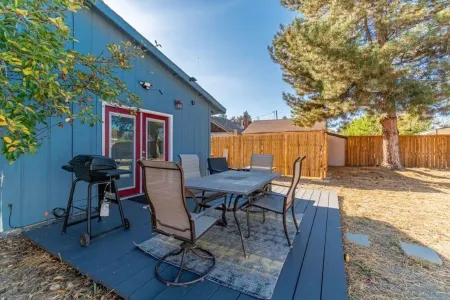 Spacious downtown pad - billiards/ping pong/sauna