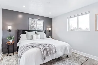 Spacious Mountain Modern Getaway - Hot Tub, Home Theater & Fire Pit