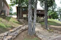 Lake Hamilton Getaway on Quiet Cove!! Close to Races, a central location!!