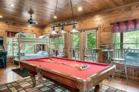 Luxury Cabin between Pigeon Forge and Gatlinburg