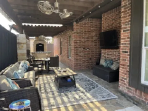 Pool/Kingbed/Awesome grill