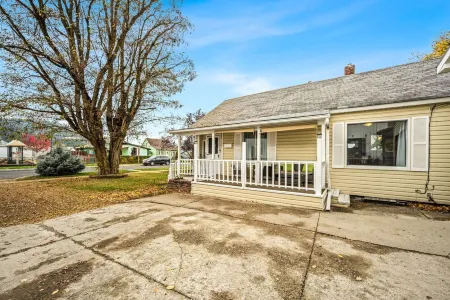 Apres Ski and Bike Mission Adventuring Base //HOT TUB// Отели в г. Келлогг