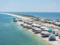Luxury Beachfront Oasis with hot tub on Dauphin Island, 4bd/2bth - Waterbirds