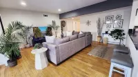 Stylish Ranch with Gorgeous Swimming Pool & Piano Hotels near The Painted Turtle Lake Hughes
