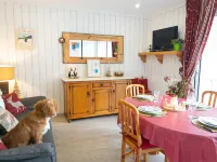 Cauterets unusual cottage heated pool, WIFI