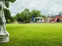 Ferienhof - Weites - Land, large apartment with terrace, garden and children's playground Stadtkyll 호텔