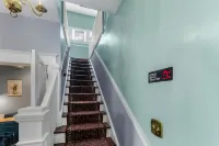 Spacious 5-bedroom Pineapple House in wonderful Pikesville/10PPL/Pets/ WiFi Hotels in Lochearn