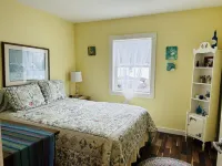 Quiet guest cottage-private setting!  Hiking, boating, swimming, wildlife near.