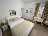 Countryside Cottage with Views Across Fields Hotels near Standard Quay