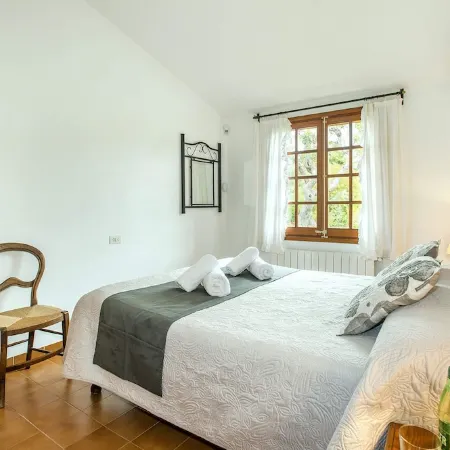3 Bedrooms, 2 bathrooms, enbeded into the natural mediterranean surrounding.