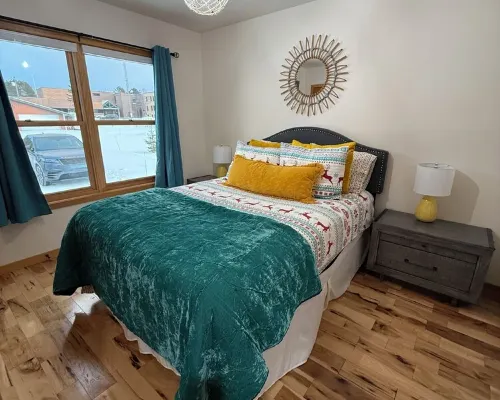 On the Chain, near downtown, close to trails, private dock, dog-approved! 🌊 🌞 🐶 Hotels in Eagle River