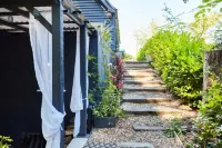 Romantic artist studio with hot tub, fire pit, hiking trails in woodland setting