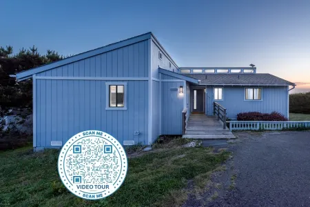 Oceanfront Cottage / Stunning Views / Contemporary