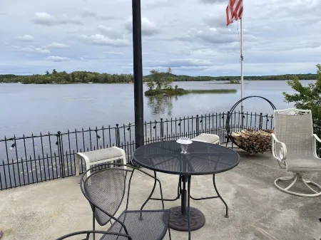 Fishermen, snowmobilers!! Good fishing for Walleye, Bass, Northern & Musky 🎣